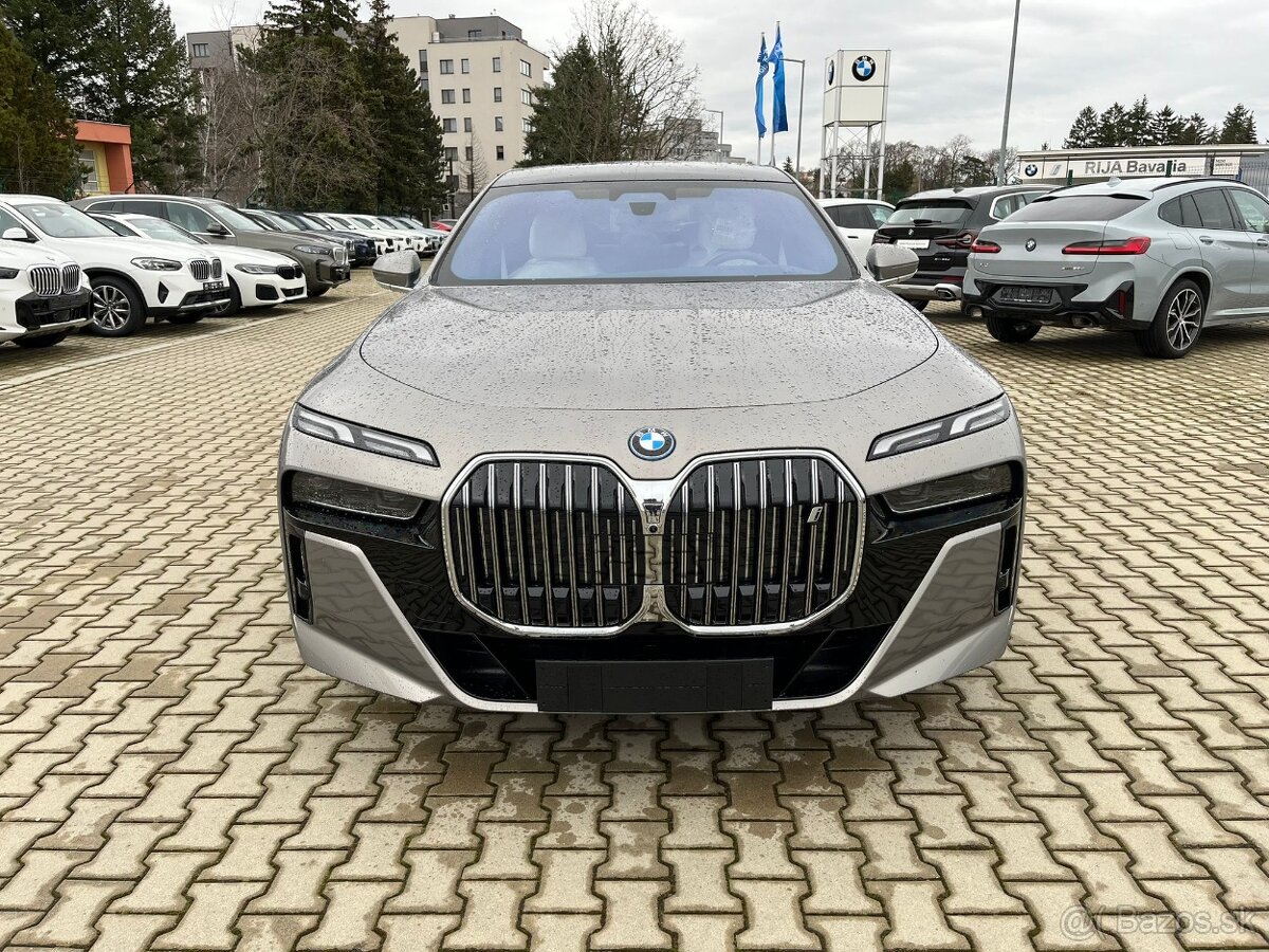BMW i7 XDrive60 400 kW A/T - 4