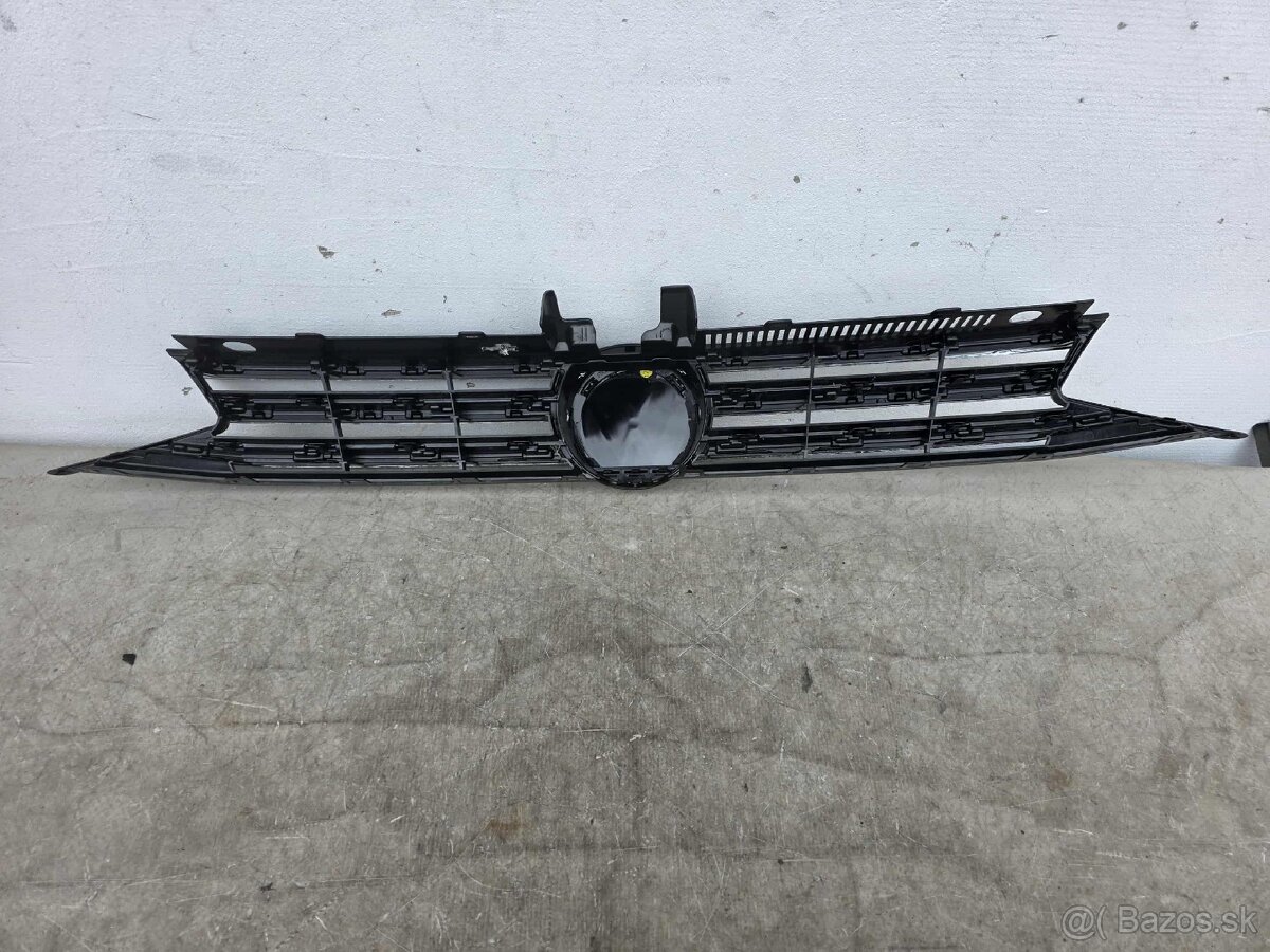 VW Touran 2015- maska so znakom pod radar - 4