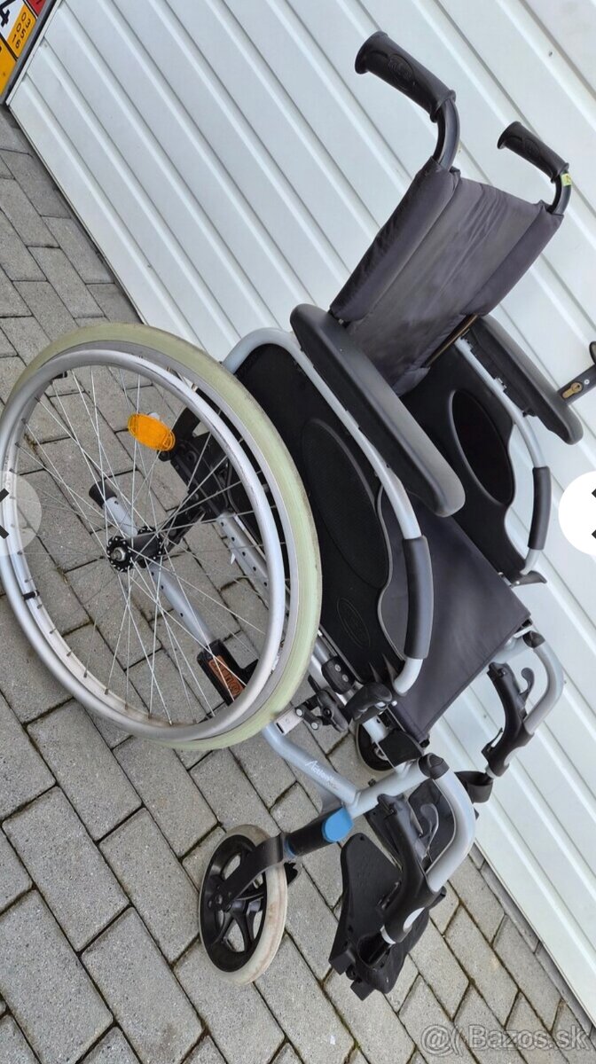 Predám skladací invalidný vozík - 4