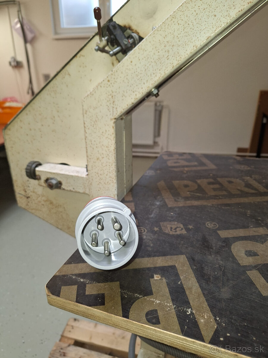 Priemyselná pásová píla na textil VP - 4