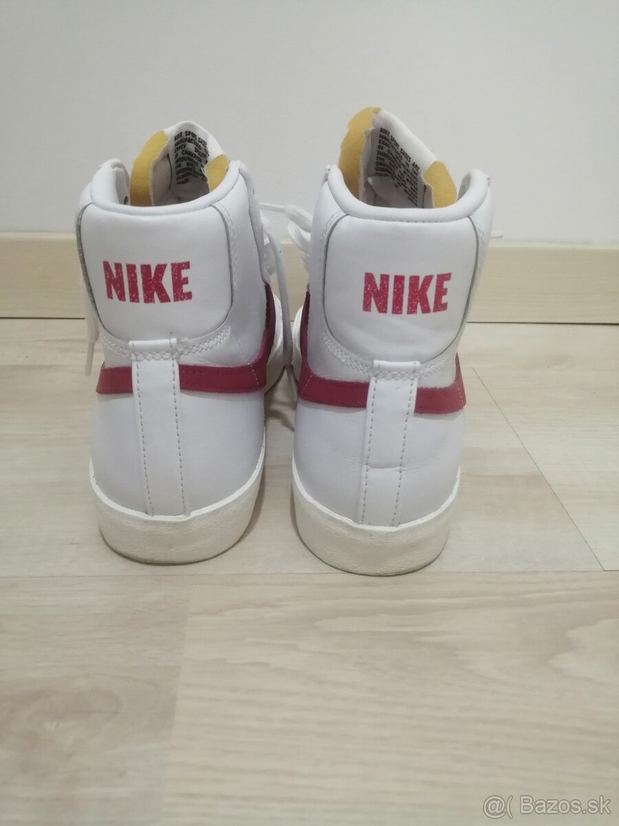 NIKE - 4