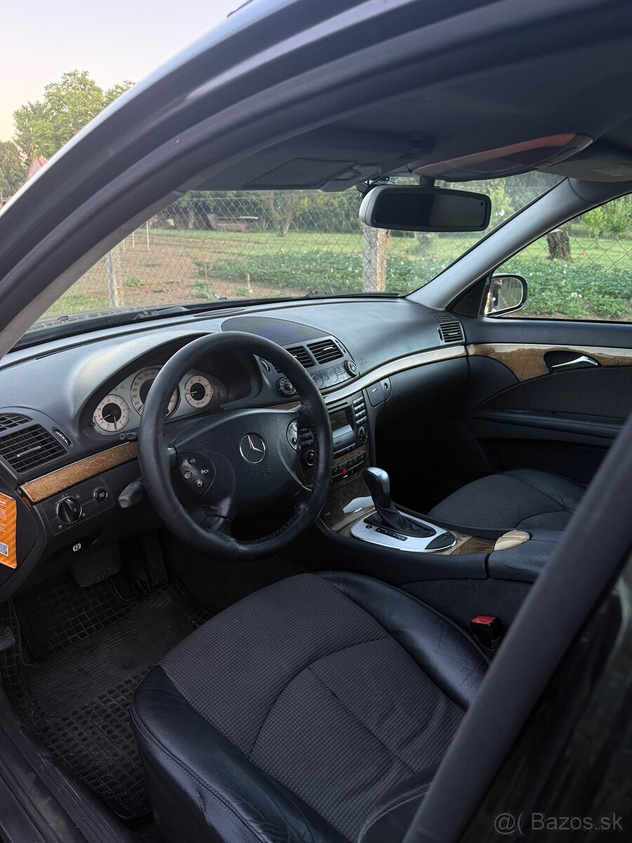 Mercedes Benz E320 - 4
