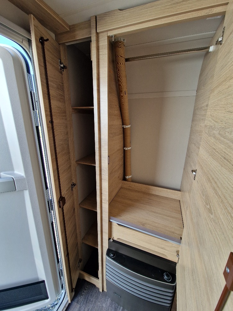 WEINSBERG CaraOne 420 QD model 2027 - 4