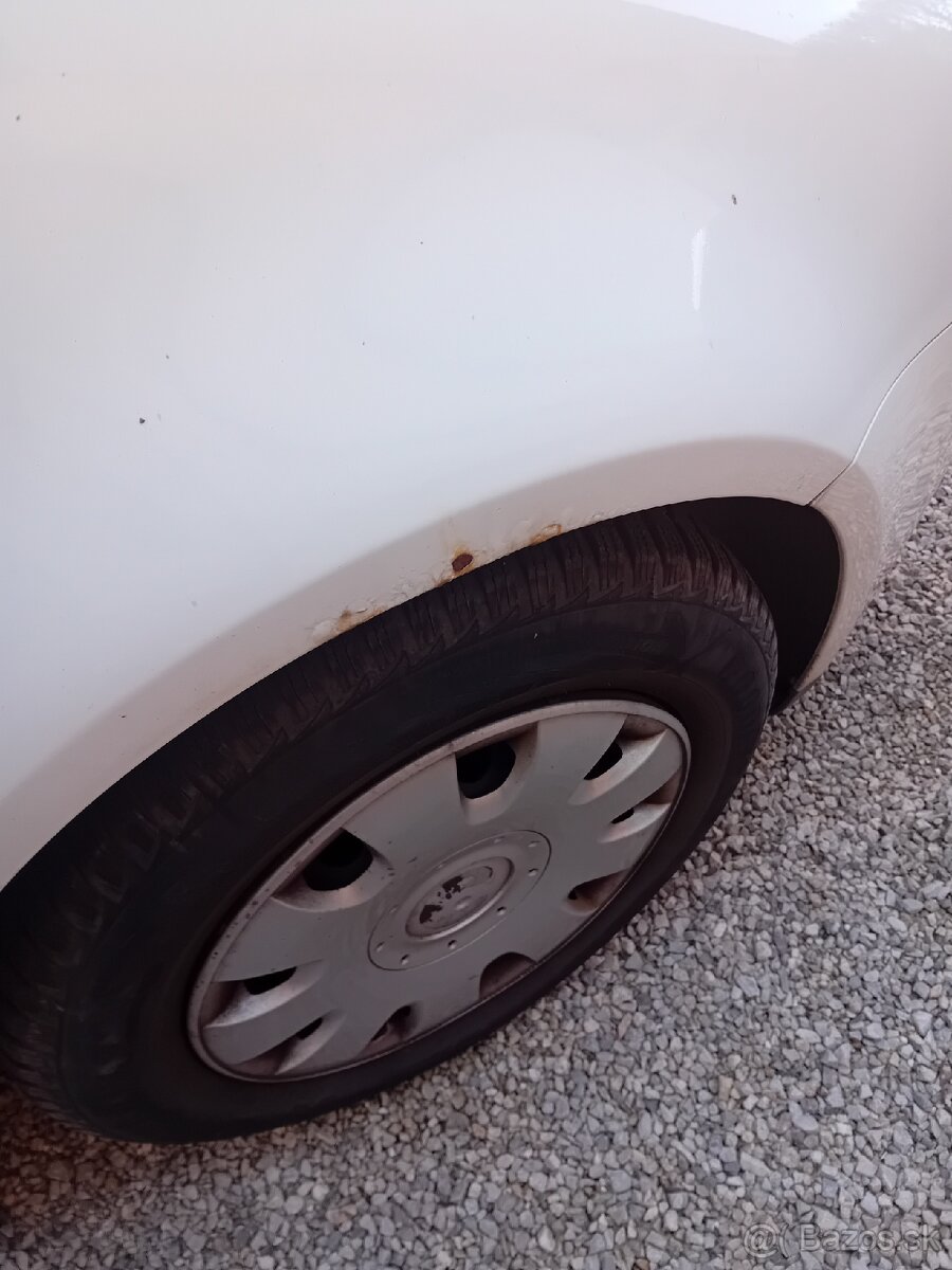 Predám VW Golf 5 - 4