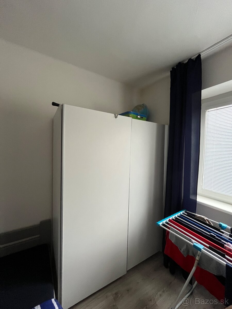 Skriňa s posúvanímy dverami - 4