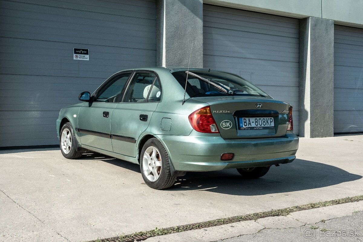 Hyundai Accent - 4
