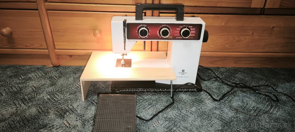 Predám šijací stroj Husqvarna 5710 - 4