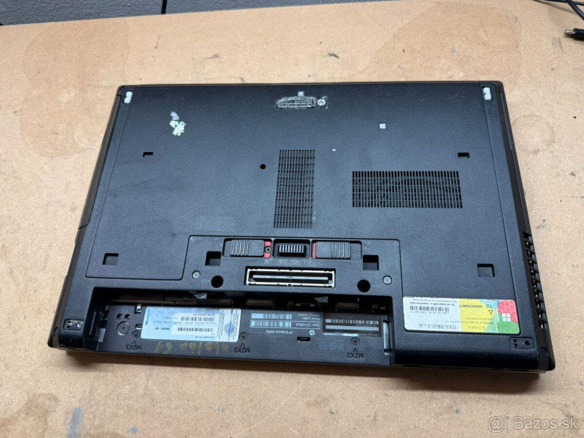 Predám pokazený notebook na náhradné diely zn. HP 8460p. - 4