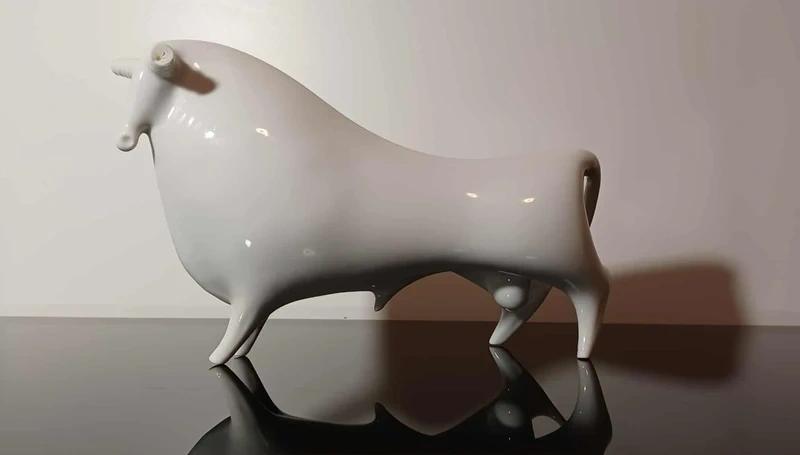 Porcelánový zberateľský býk Royal Dux Brusel - 4