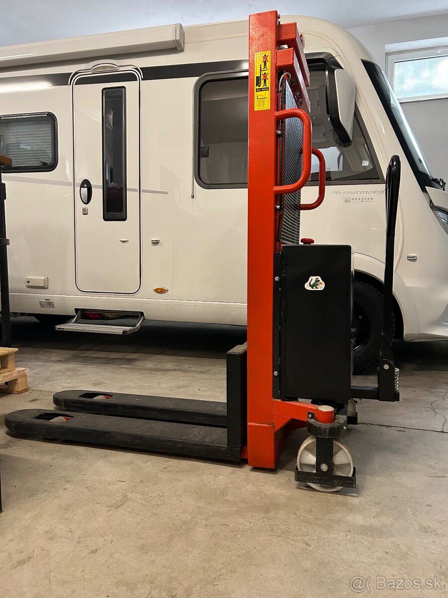 Vysokozdvižný vozík so zabudovanou nabíjačkou - 4