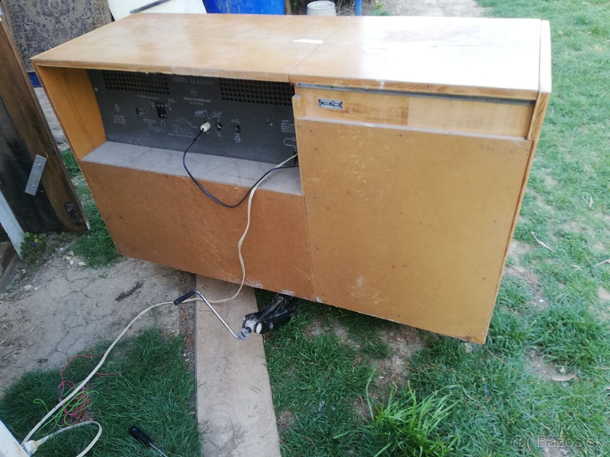 Tesla radio drevene - 4