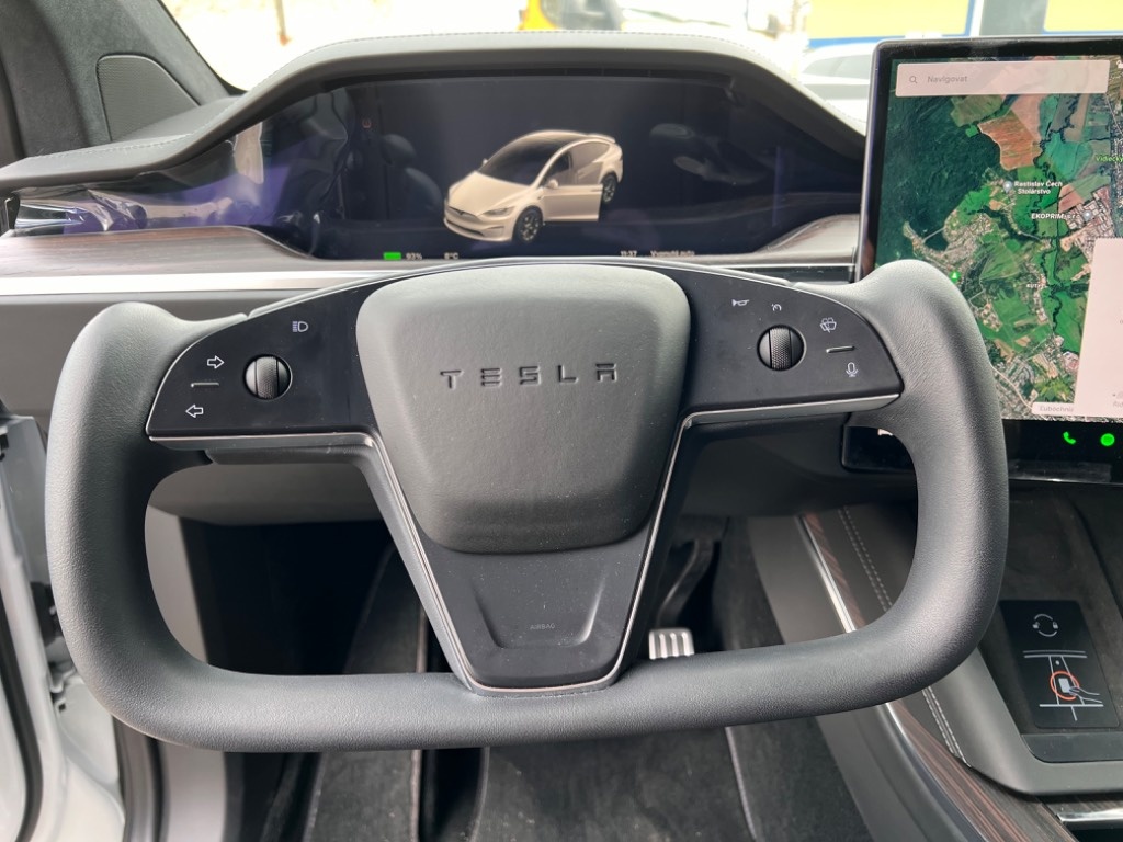 Tesla X - 4