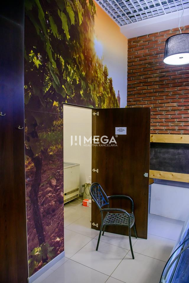 NOVÁ CENA - NA PRENÁJOM ZARIADENÝ PRIESTOR v OC AVENUE 52 m² - 4