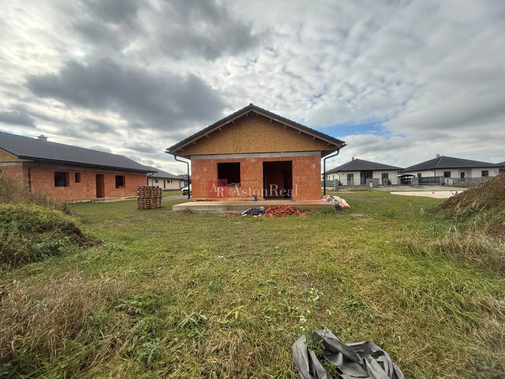 Praktický 4-izbový bungalov v novovybudovanej lokalite- Horo - 4