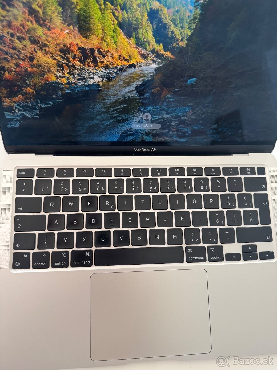 MacBook Air 13´ (M1, 8GB/256GB, Space gray) top stav - 4