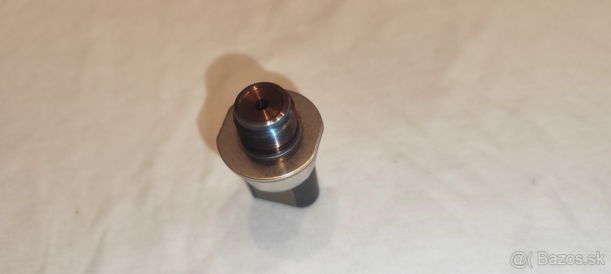 Snímač tlaku paliva 1,6TDI 2,0TDI VW Audi Škoda 04L906054F - 4