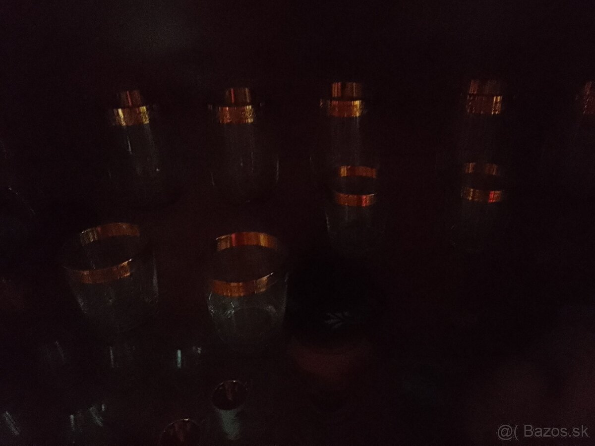 Starožitné poháre so zlatým lemom - 4