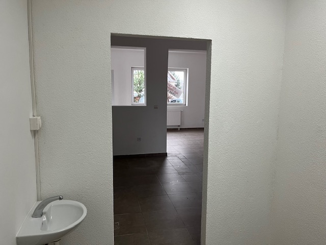 Prenájom priestorov v polyfunkčnom objekte v Snine - 4