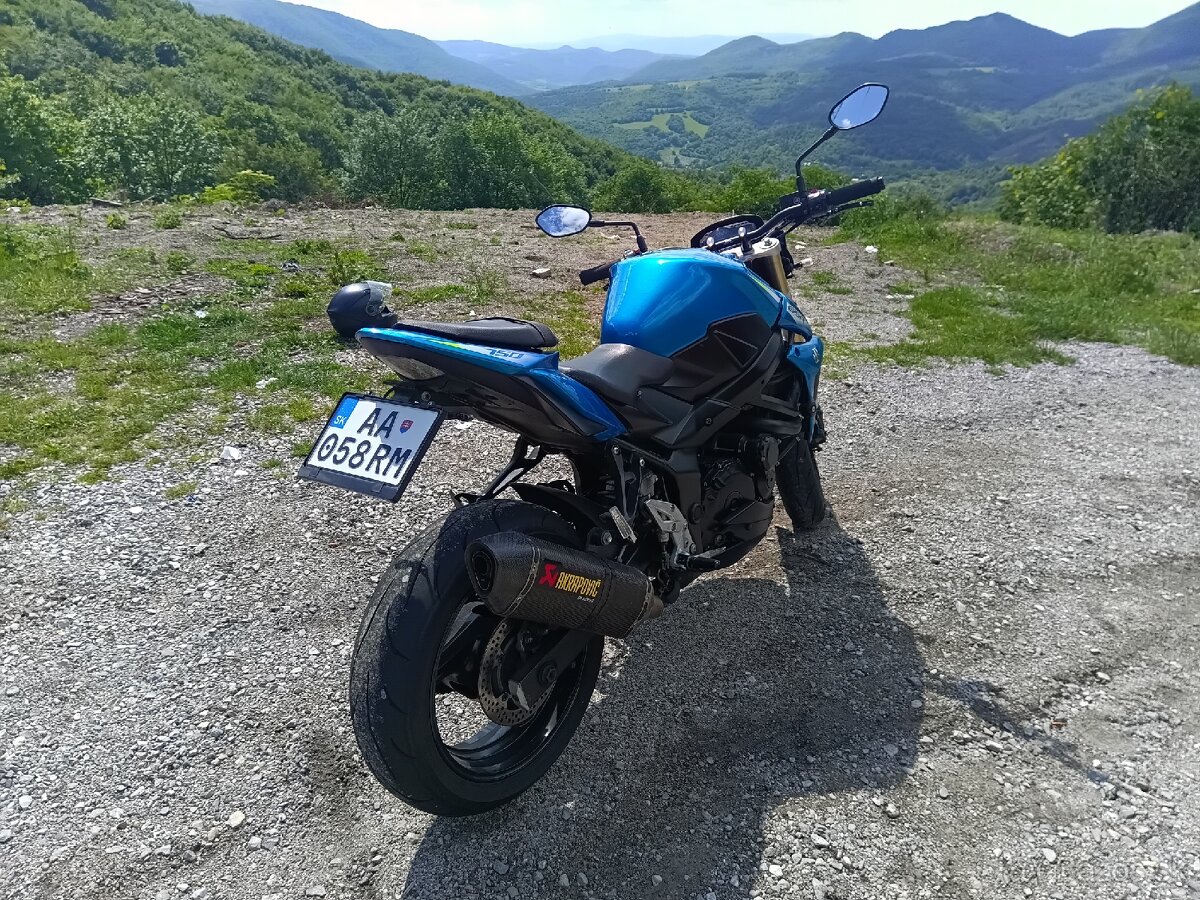 Suzuki GSR 750 - 4
