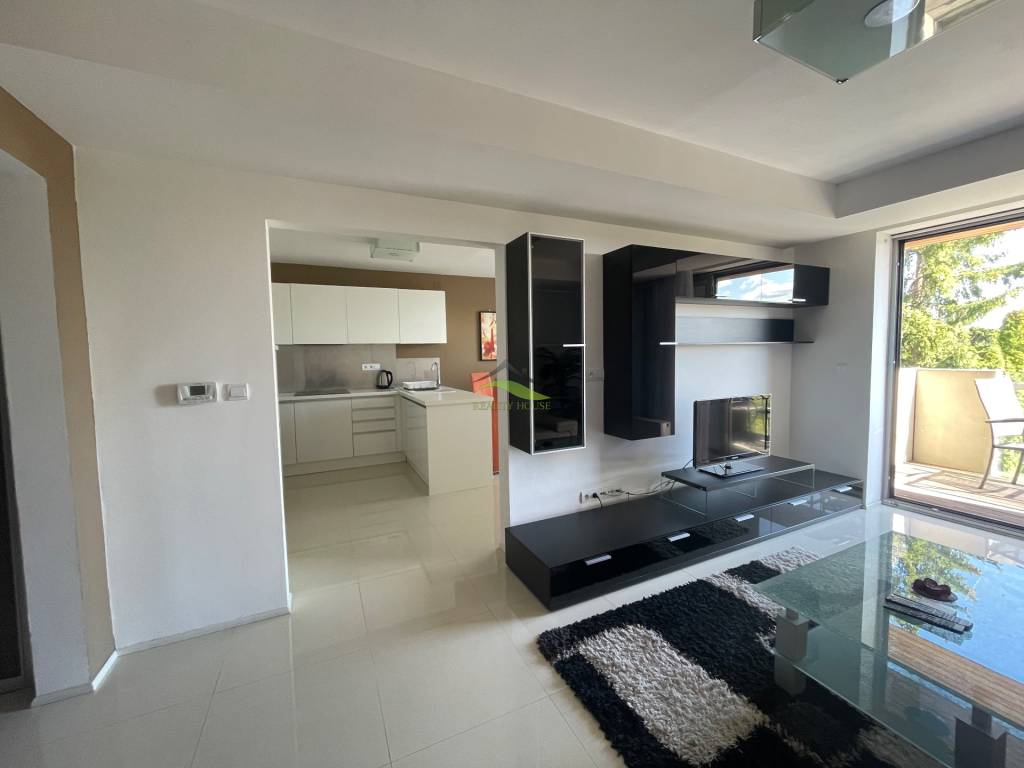 Prenájom- Apartmán 120m2, s terasou- vo vyššom štandarde - 4