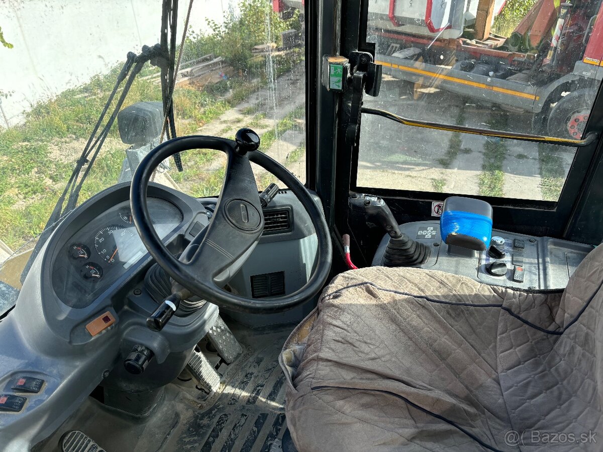 Kolesový nakladač Komatsu WA200 - 4