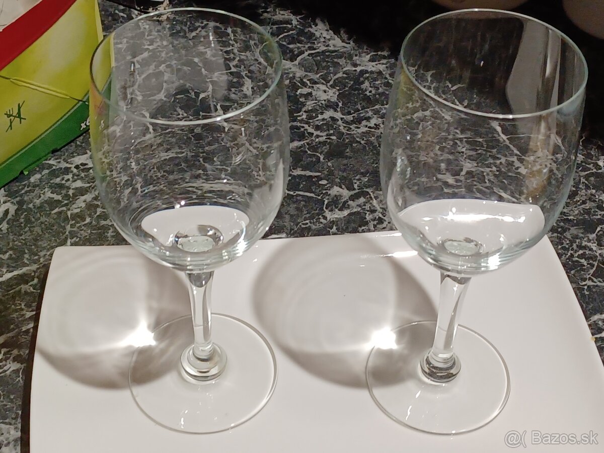 Predáme poháre a tácku. - 4