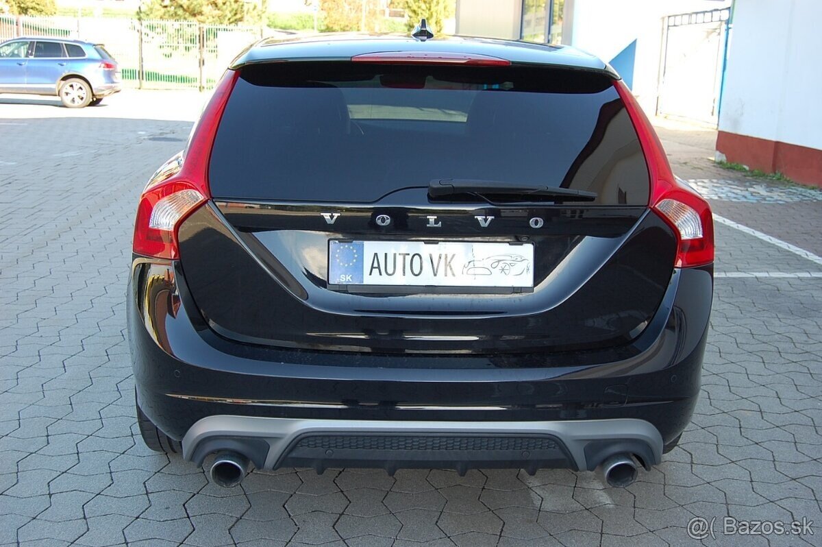 Volvo V60 D3 150PS AT6 R-DESING - 4