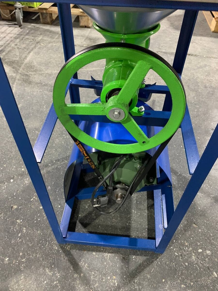 Mlynček na mäso elektrcky - 4