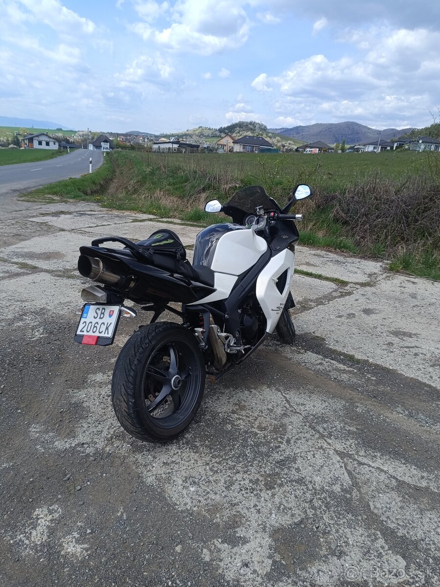 Triumph sprint st 1050 - 4