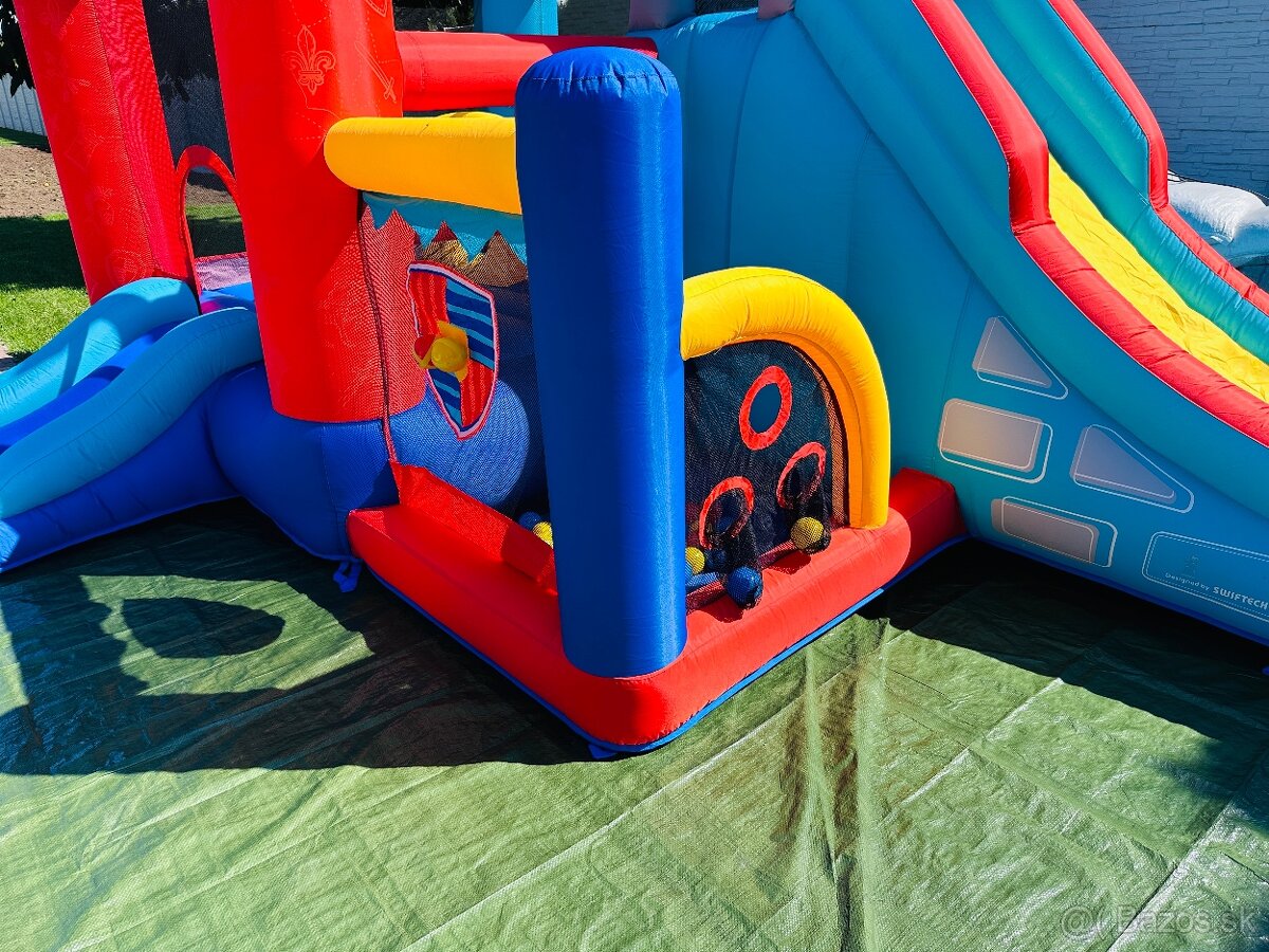 SKÁKACÍ NAFUKOVACÍ HRAD - 4