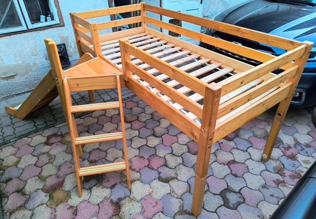 Postel so šmykľavkou - 4