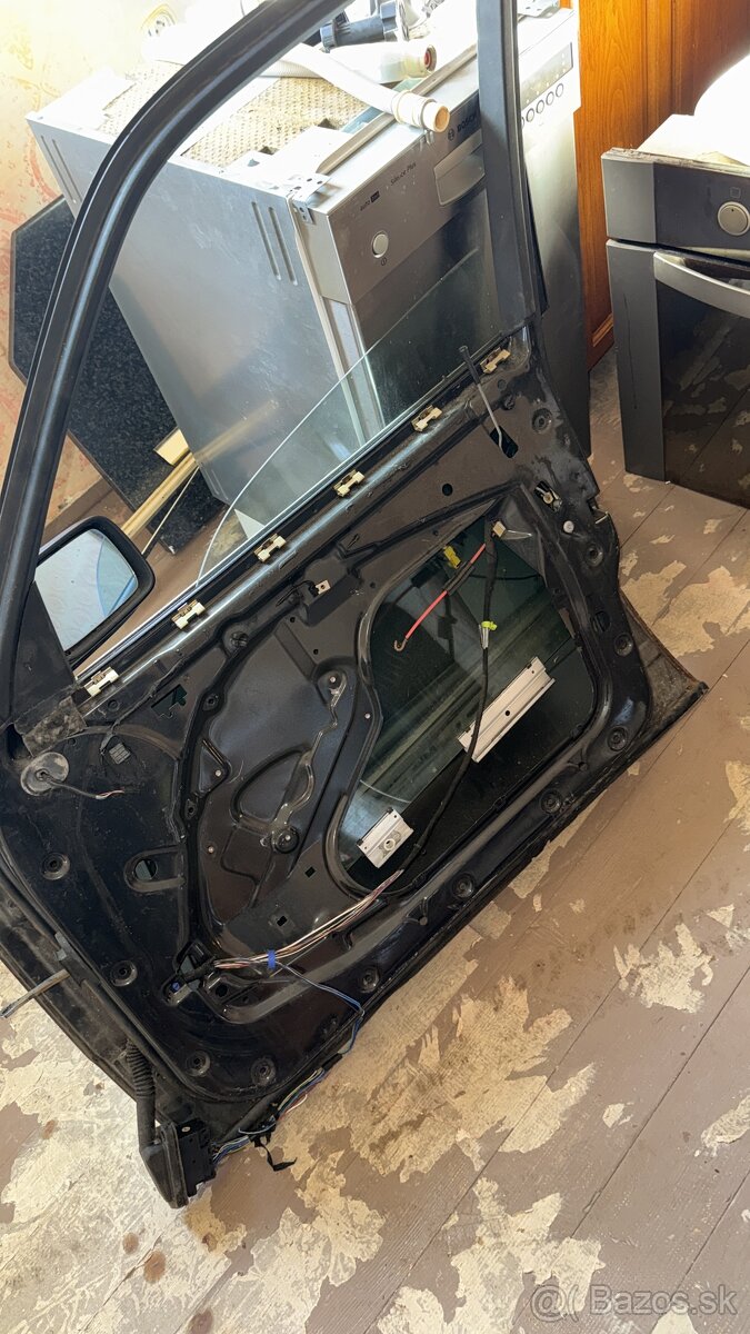 Bmw e34 sedan/touring predné dvere - 4