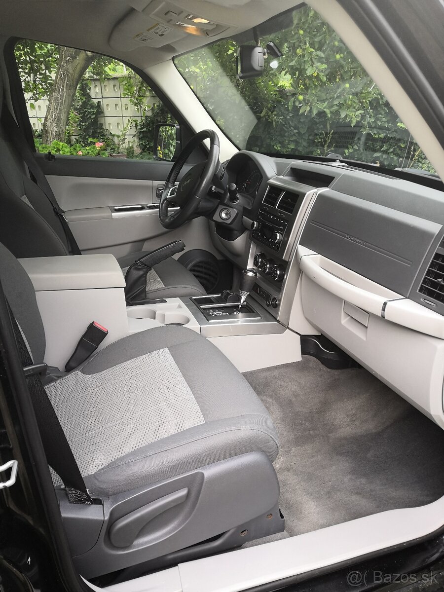 Predám JEEP CHEROKEE - 4