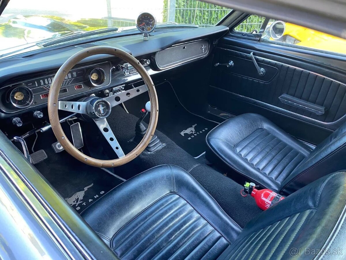 Ford Mustang Fastback A-Code z roku 1965 - 4