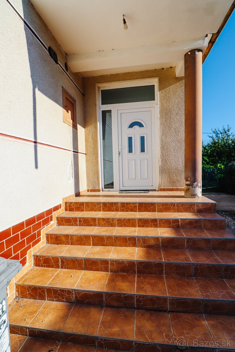 Rodinný dom s veľkým pozemkom v obci Vrakúň - 4