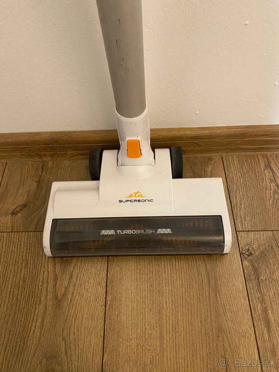 Predám tyčový vysávač značky ETA - 4