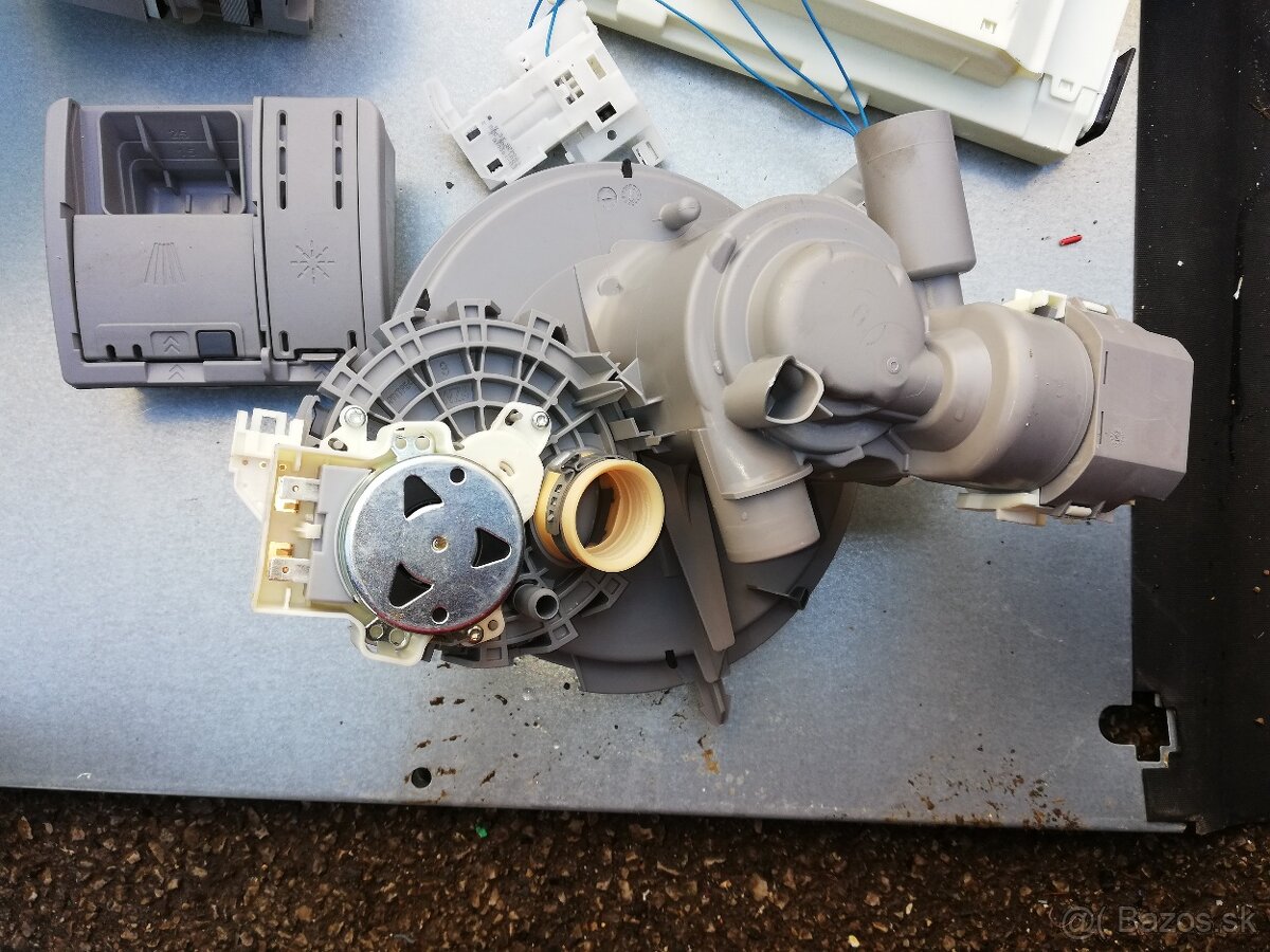 Predám čerpadlo a elektroniku na umývačka BOSCH Siemens - 4