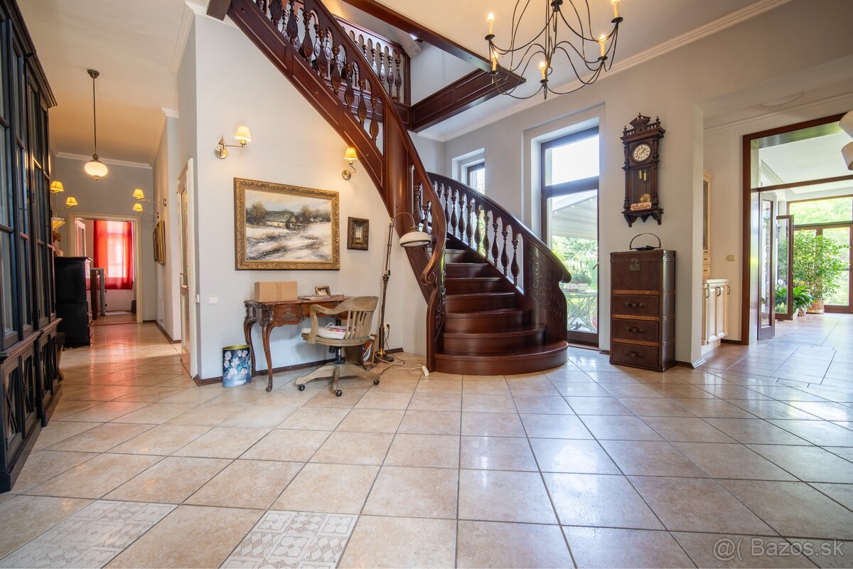 Predám 6 izbový dom 300 m² pozemkom 1 350 m² Bernolákovo - 4