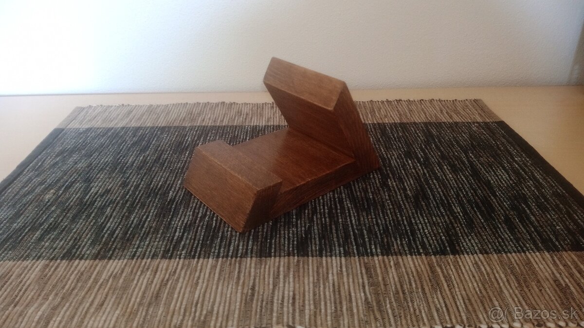 Drevený stojan na mobil - 4