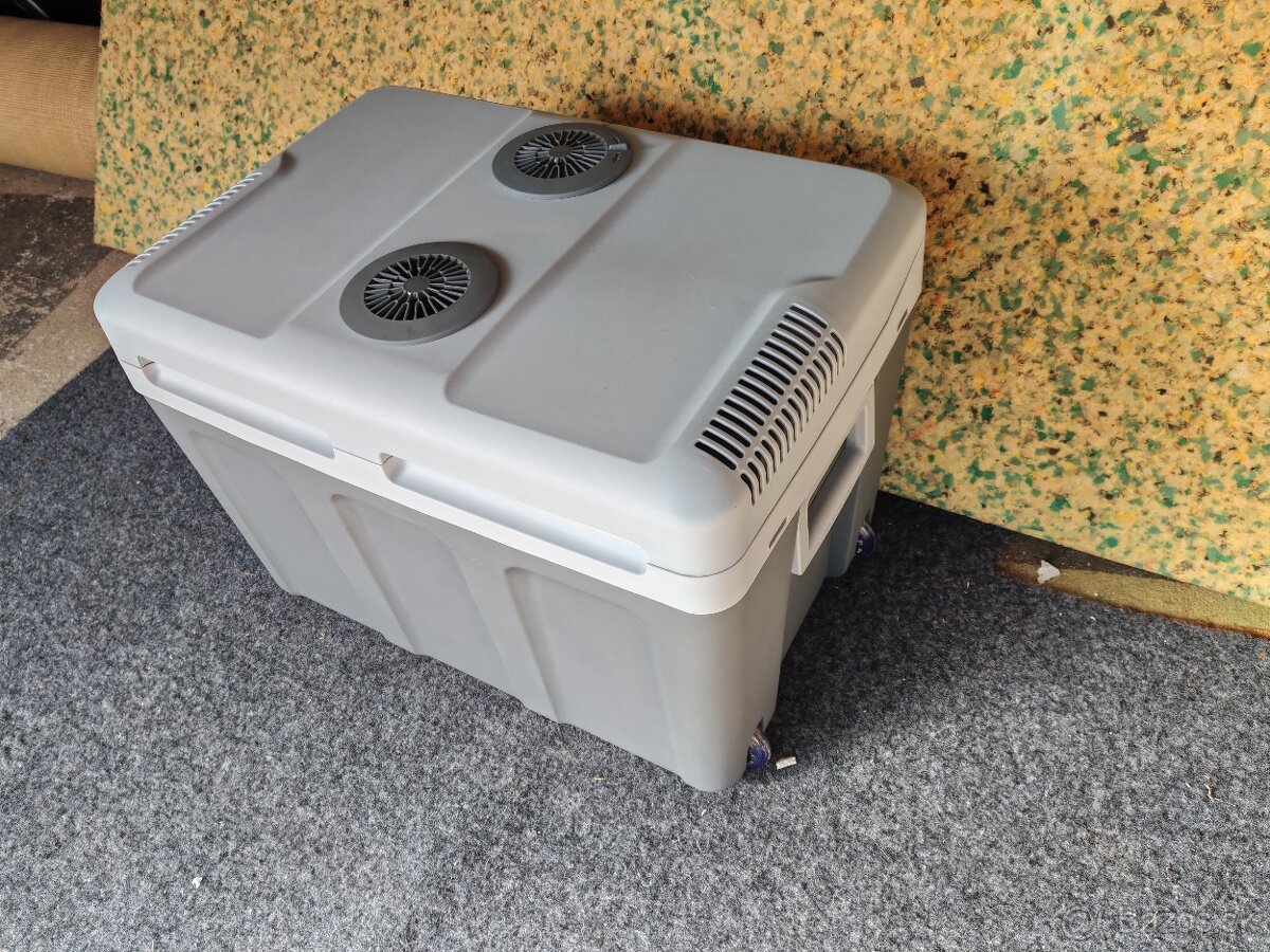 Predám chladničku 48l - 4