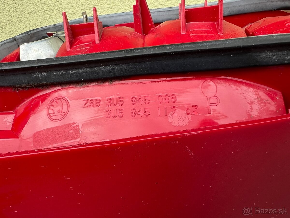 Superb 1 zadné svetla - 4