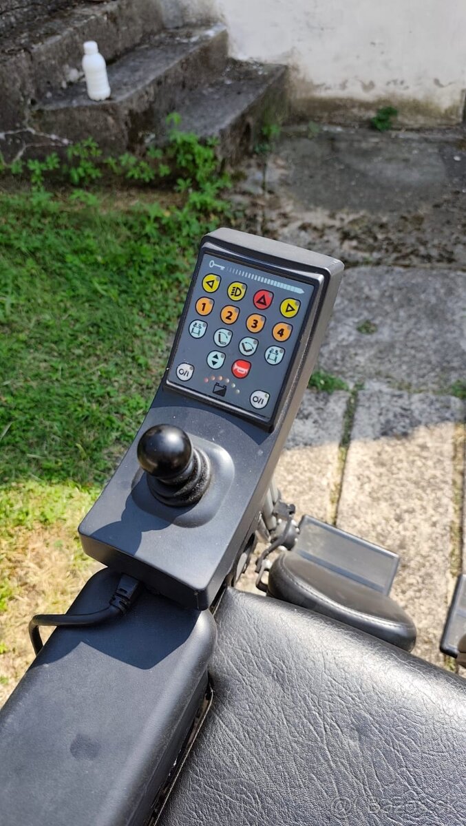 Predám elektrický invalidný vozík Puma - 4
