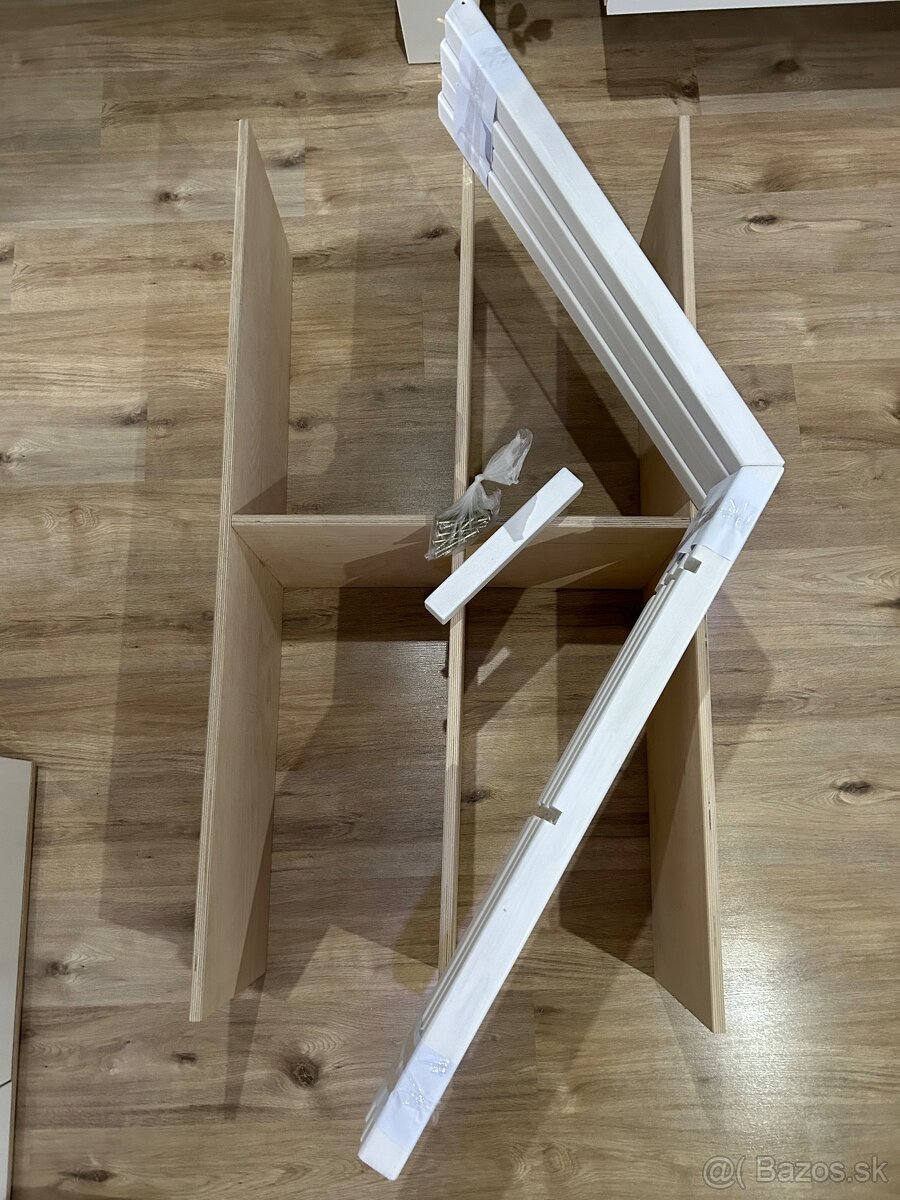 Regal na hracky -domcek. Zn. Benlemi - 4