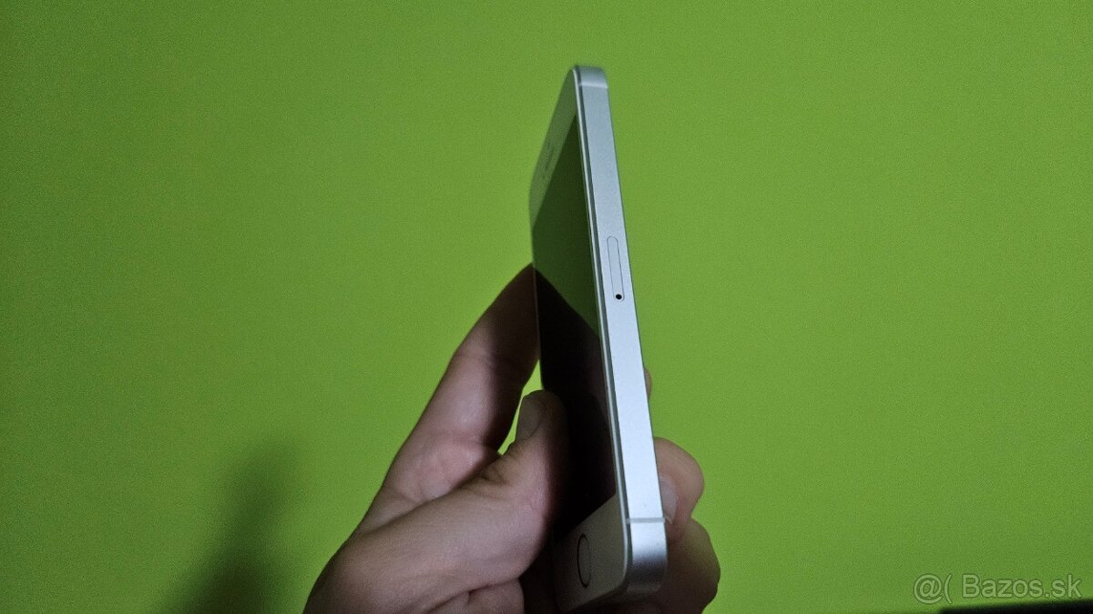 Apple iPhone SE - nálezový stav - 4