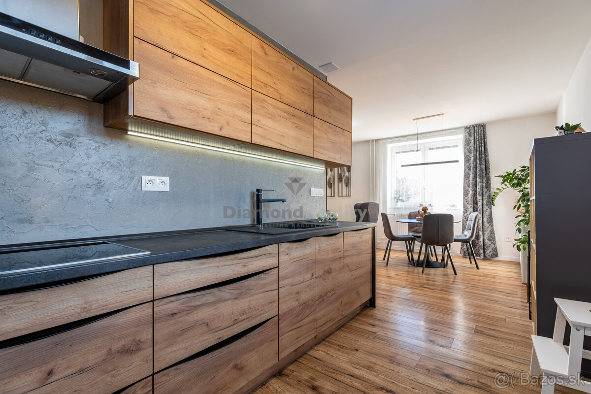 NA PREDAJ KOMPLETNE ZREKONŠTRUOVANÝ 2 IZBOVÝ BYT S BALKÓNOM - 4