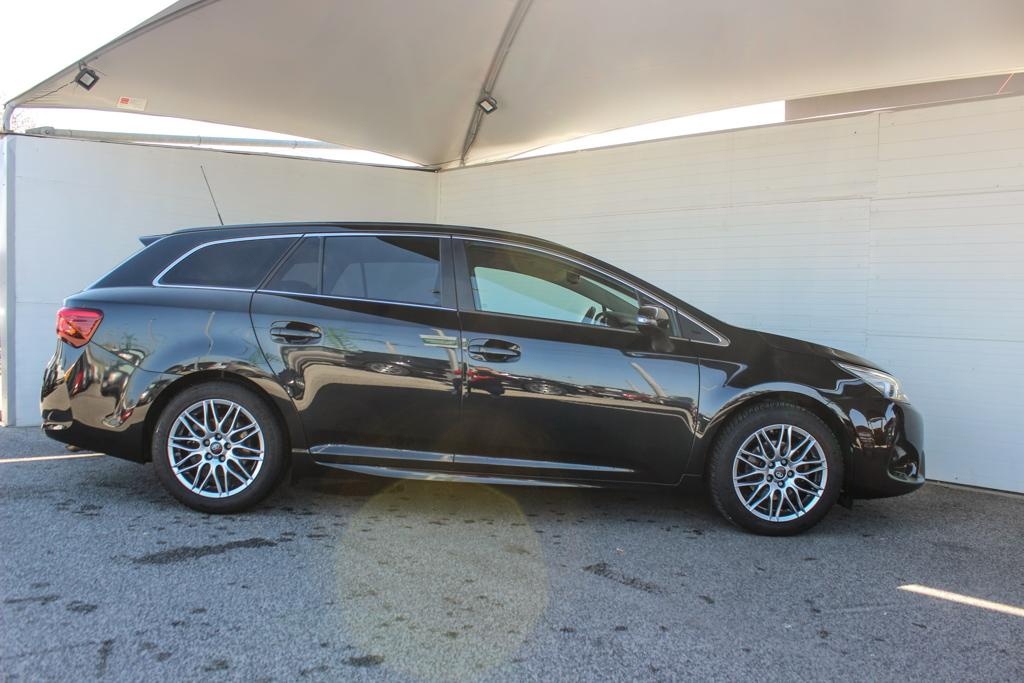 329- Toyota, Avensis, 2015, nafta, 1.6 D-4D Business, 82kw - 4