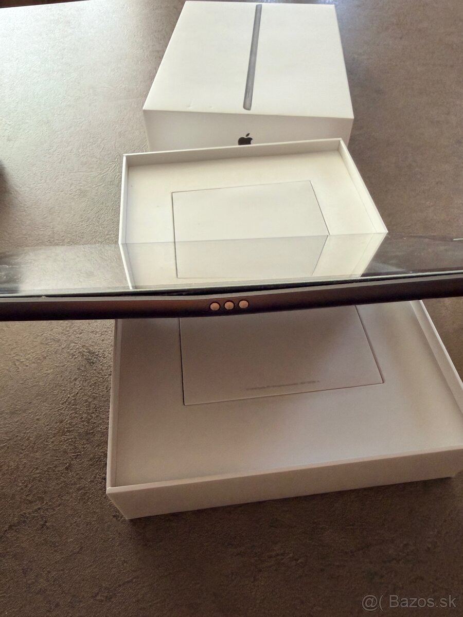 Predám iPad 8. generácie, 32 GB, Wi-Fi - 4