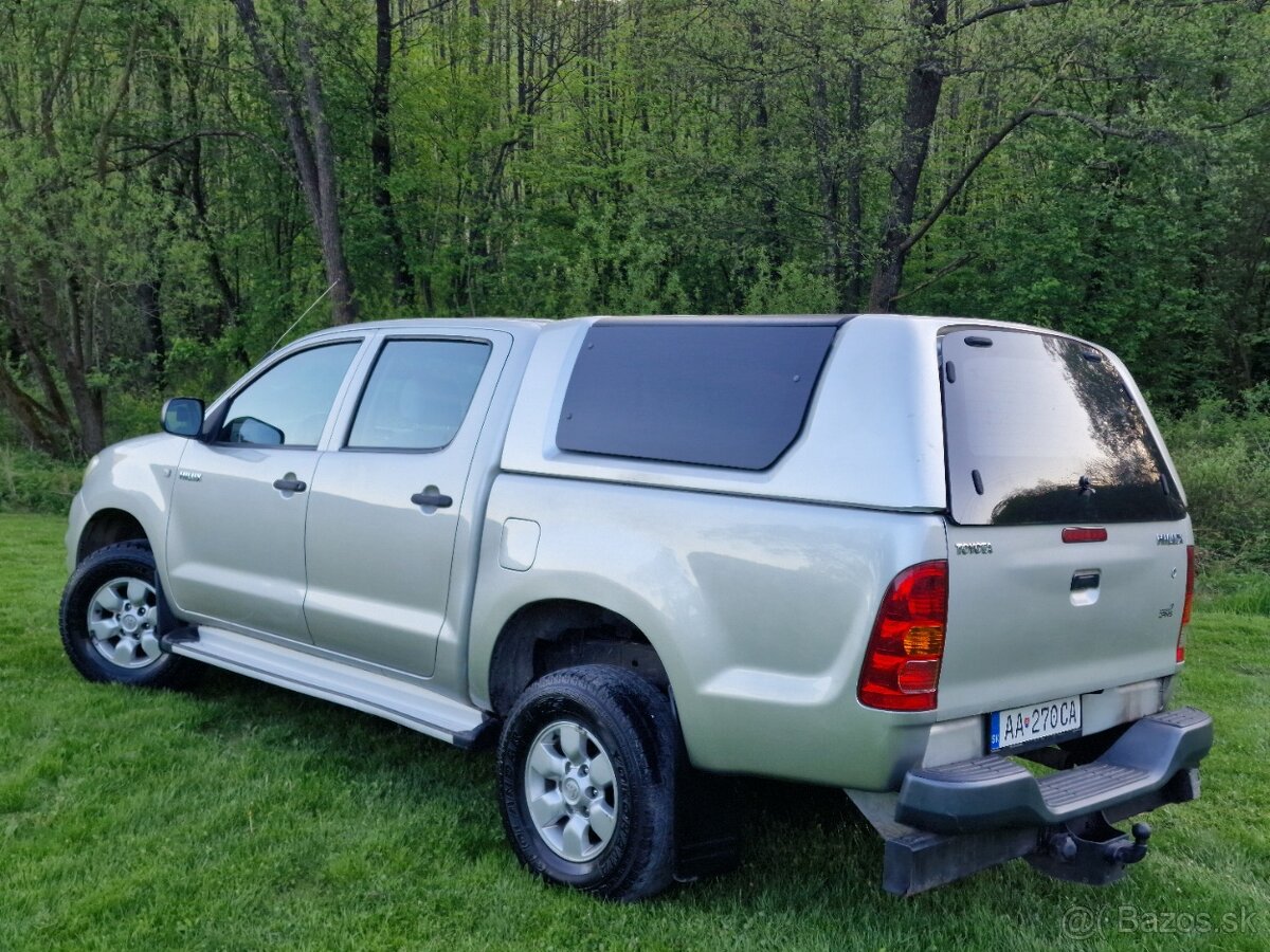 Toyota Hilux 2.5 D-4D 4X4 UZÁVIERKA