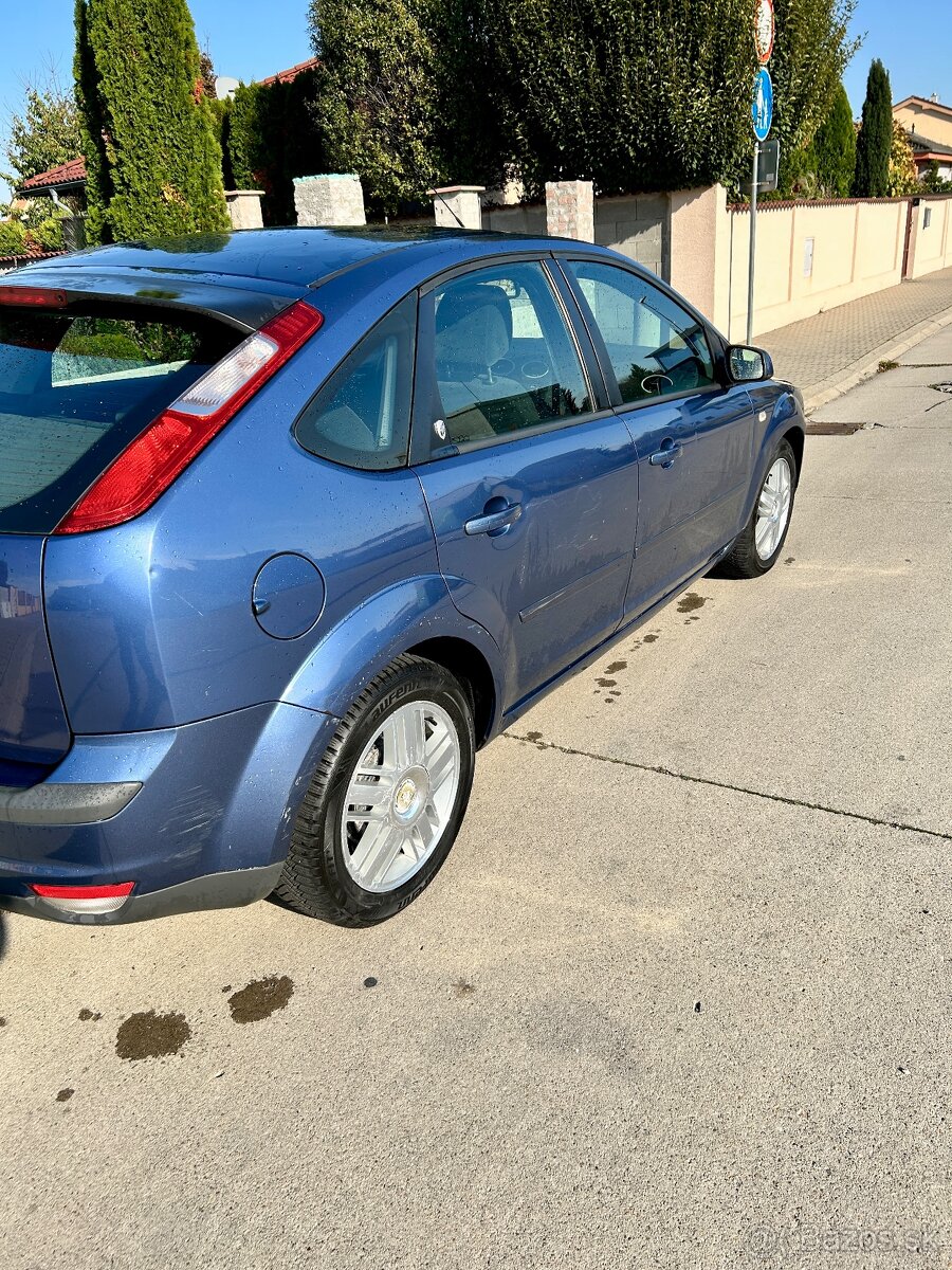 Ford Focus 1.6 benzin 85kw 16V Ghia • 2005 • • 202k km • TOP - 4