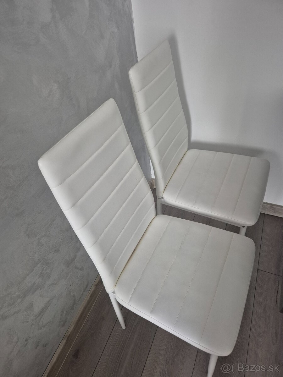 4 ks jedálenských stoličiek - 4